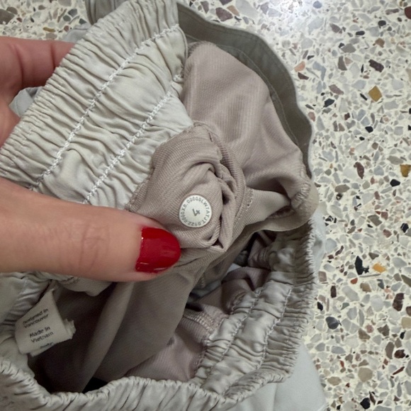 Lululemon bone white hotty hot shorts short 2 lined - Picture 7 of 11